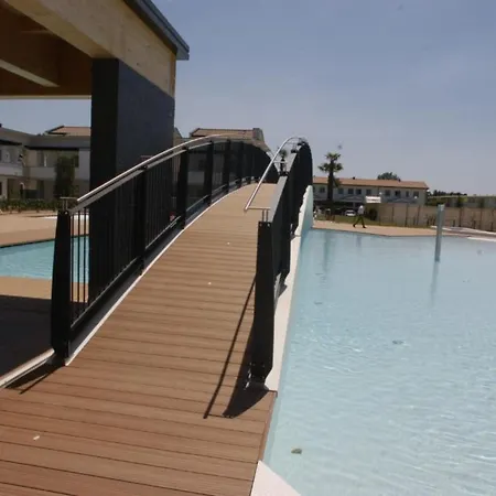Modern With Pool For Four Guests Apartmán