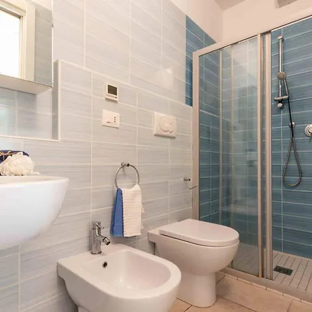 Modern With Pool For Four Guests 아파트